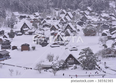 Winter scene of Shirakawago, Gifu Prefecture Winter scene of Shirakawago, Gifu Prefecture 38592365