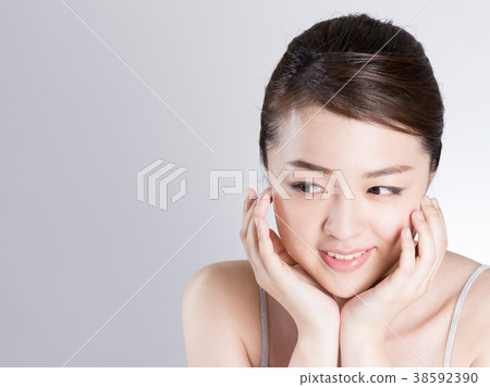 A woman putting her hands on the brow 38592390