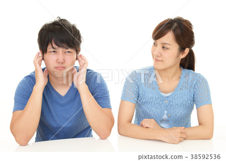 Annoyed couple 38592536