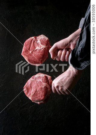 Raw tomahawk steak 38593006