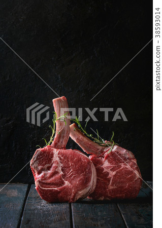 Raw tomahawk steak 38593014