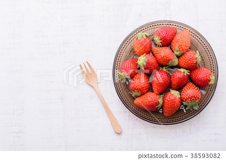 Fresh strawberries and white background Fresh strawberries and white background 38593082