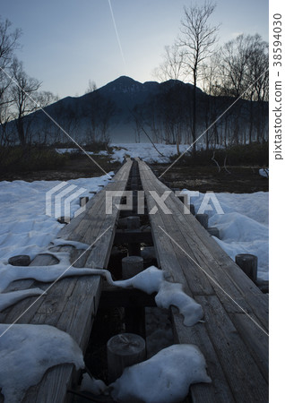 登上Kasumigatake和早晨木道路 登上Kasumigatake和早晨木道路 38594030