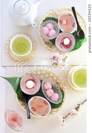 Sakura sweets platter of spring 38594420