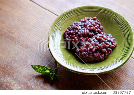 Rice ball = rice cake Rice ball = rice cake 38597727