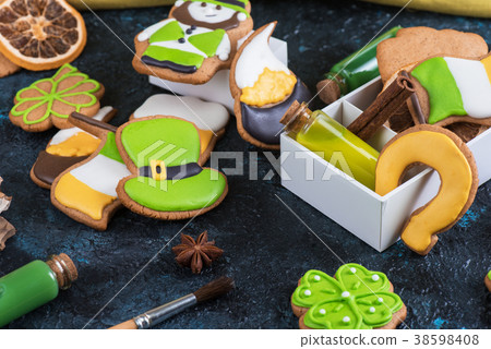 Gingerbreads cookies for Patrick's day 38598408