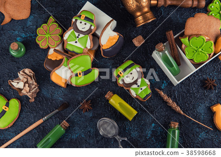 Gingerbreads cookies for Patrick's day 38598668