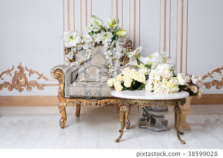 Luxurious vintage interior in the aristocratic Luxurious vintage interior in the aristocratic 38599028