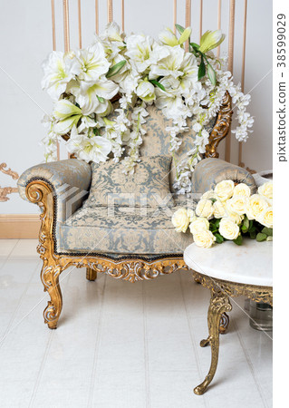 Luxurious vintage interior in the aristocratic Luxurious vintage interior in the aristocratic 38599029