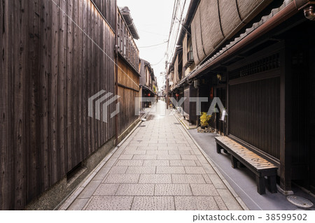 Kyoto Gion Alley Back Kyoto Gion Alley Back 38599502