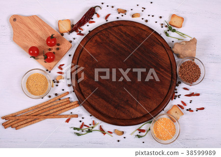Food frame around brown round cutting board  38599989