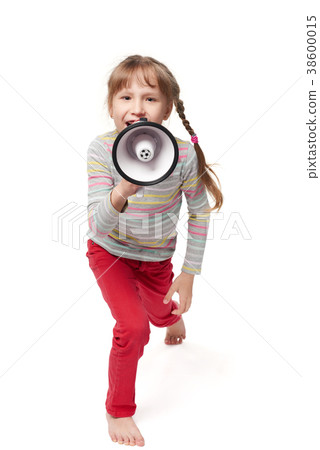 Little girl screaming in loudspeaker 38600015