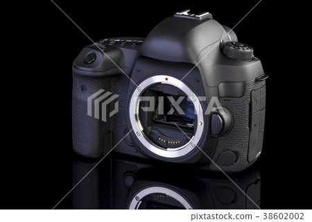 Dslr camera frontal side on black glass 38602002