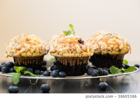 Blueberry muffin 38605386