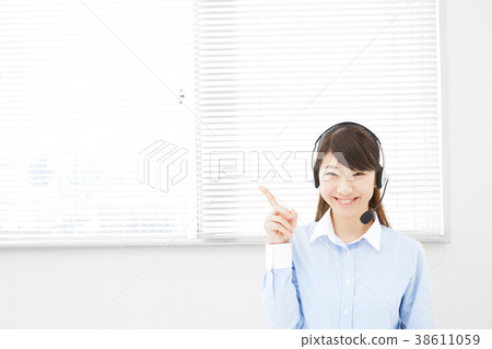 Operator pointing Operator pointing 38611059