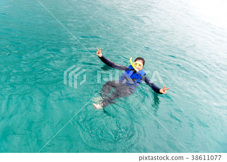 Happy women is posing in blue water with fishes af 38611077