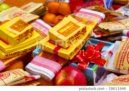 紙錢,水果, 祭祀品,紙幣、果物、犠牲製品,Paper money, fruits 紙錢,水果, 祭祀品,紙幣、果物、犠牲製品,Paper money, fruits 38611946