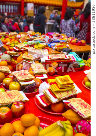 紙錢，水果, 祭祀品，紙幣、果物、犠牲製品，Paper money, fruits 38611956