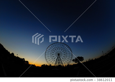 摩天輪剪影陝西臨海公園摩天輪 38612011