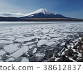 Lake Yamanaka freezing 38612837