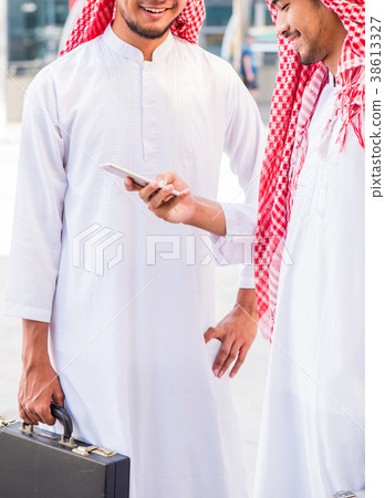 Muslim business coordinate and working on mobile 38613327