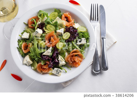 Delicious salad with salmon, grapes and cheese  38614206