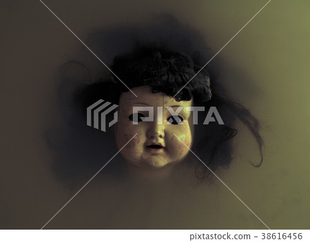 Creepy doll face  38616456