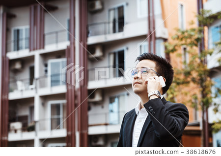 Concept Business - Business man serious talking 38618676