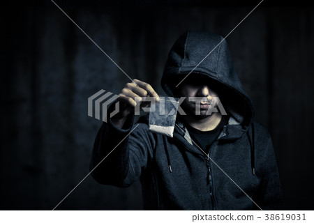 Drug dealer in the dark Drug dealer in the dark 38619031