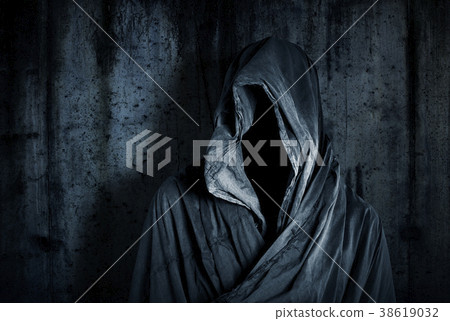 Ghostly figure in the dark  38619032