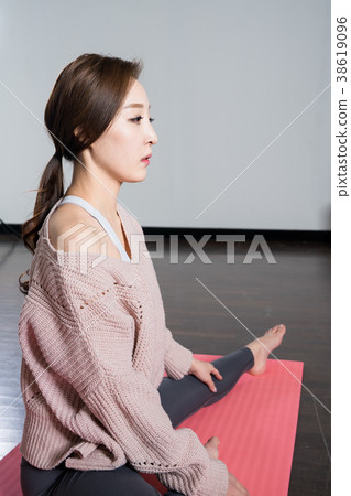 yoga yoga 38619096
