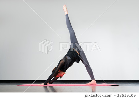 yoga 38619109