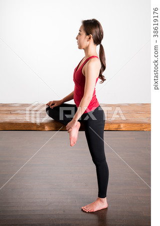 yoga 38619176