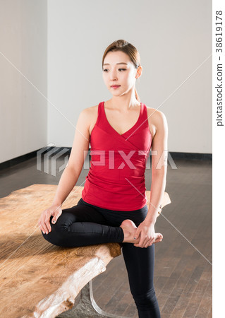 yoga yoga 38619178