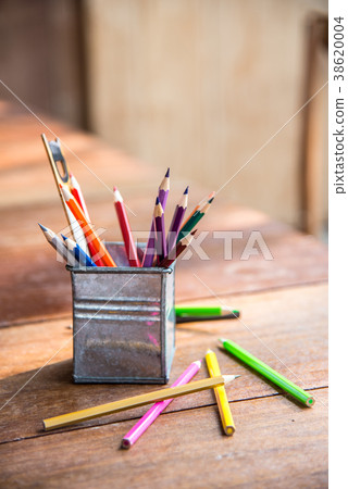 Color pencils, Crayon on the iron pot with ruler 38620004