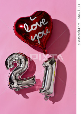 number 21 and text I love you in a balloon 38621244