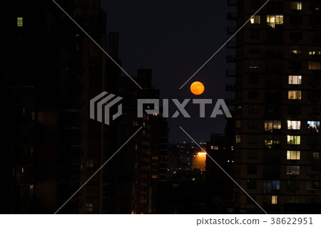 Red moon in NYC Red moon in NYC 38622951