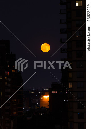 Red moon in NYC Red moon in NYC 38622969