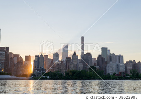 Skyline of midtown Manhattan at sunset Skyline of midtown Manhattan at sunset 38622995