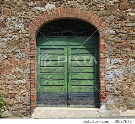 Green wooden gate in an old stone Italian house Green wooden gate in an old stone Italian house 38627672
