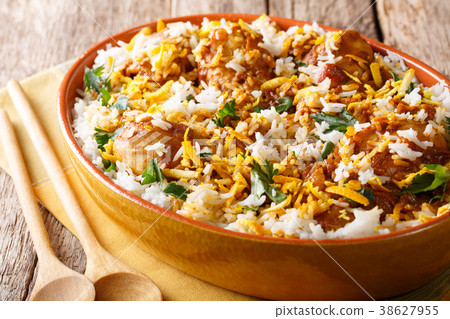 Indian pilaf biryani with chicken, onion, lemon 38627955