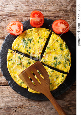 Egyptian omelette Igga with greens and onions 38627990