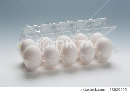 White egg with egg pack 38629935