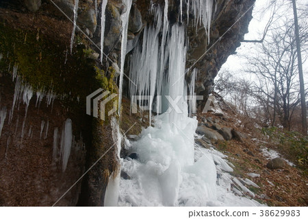 Tokoname's waterfall 38629983