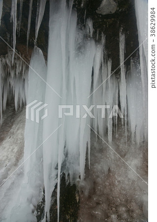 Tokoname's waterfall 38629984