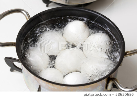 Boiled egg  38630686
