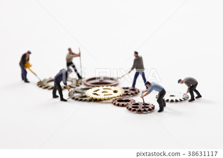 Gears and miniature dolls 38631117