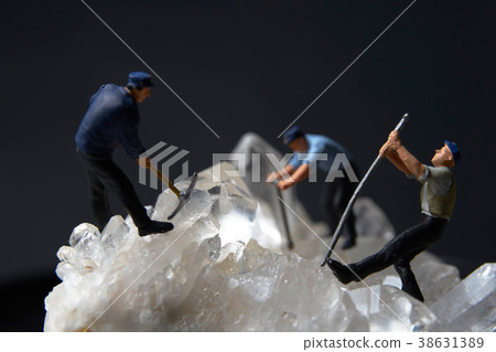 水晶和微型娃娃 水晶和微型娃娃 38631389