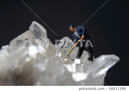 水晶和微型娃娃 水晶和微型娃娃 38631390