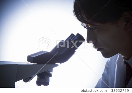 研究實驗剪影男性白色外套 38632729